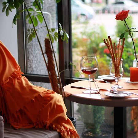Salute Hotel Киев Екстериор снимка