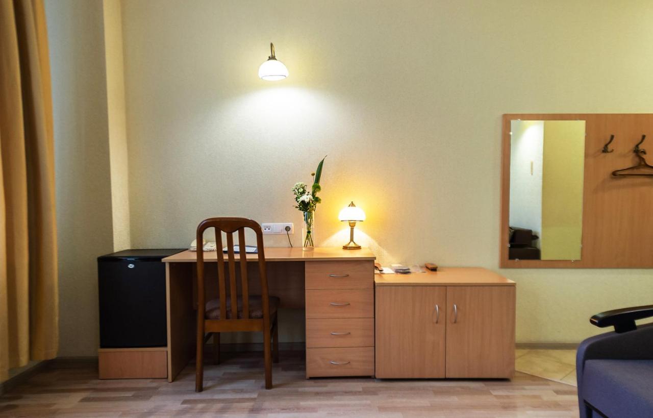 Salute Hotel Киев Екстериор снимка