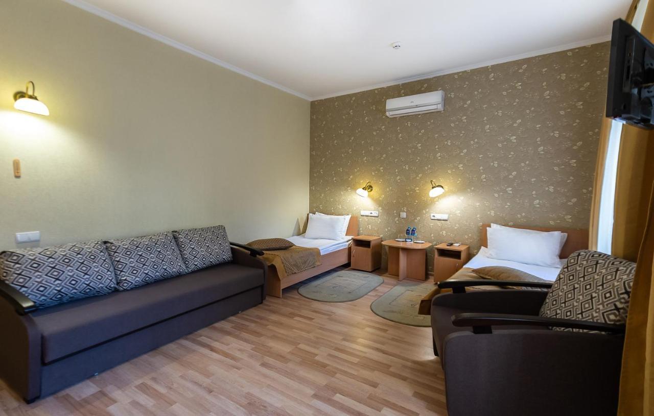 Salute Hotel Киев Екстериор снимка