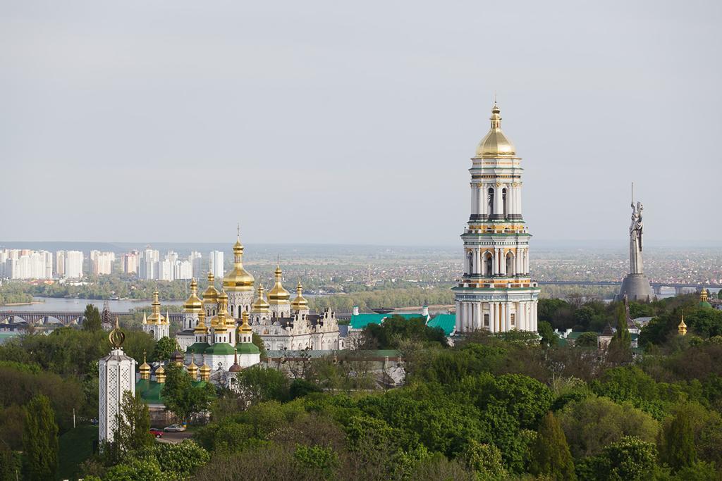 Salute Hotel Киев Екстериор снимка