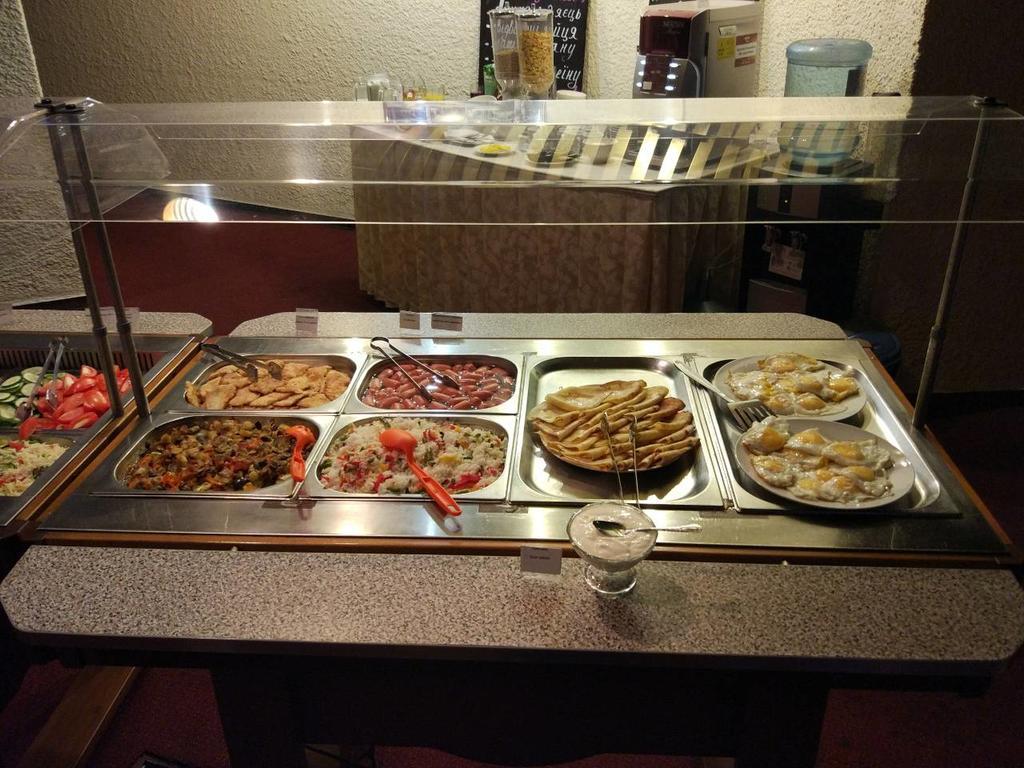 Salute Hotel Киев Екстериор снимка