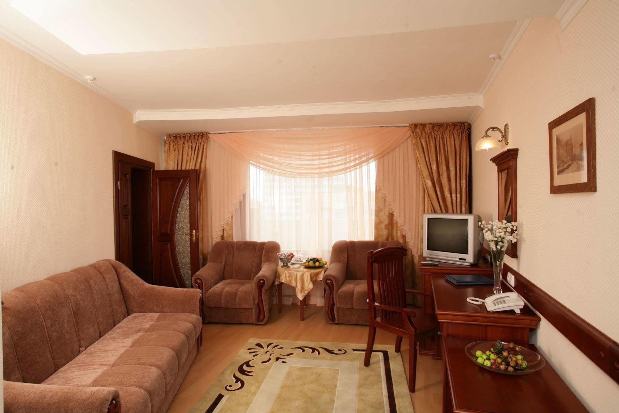 Salute Hotel Киев Екстериор снимка