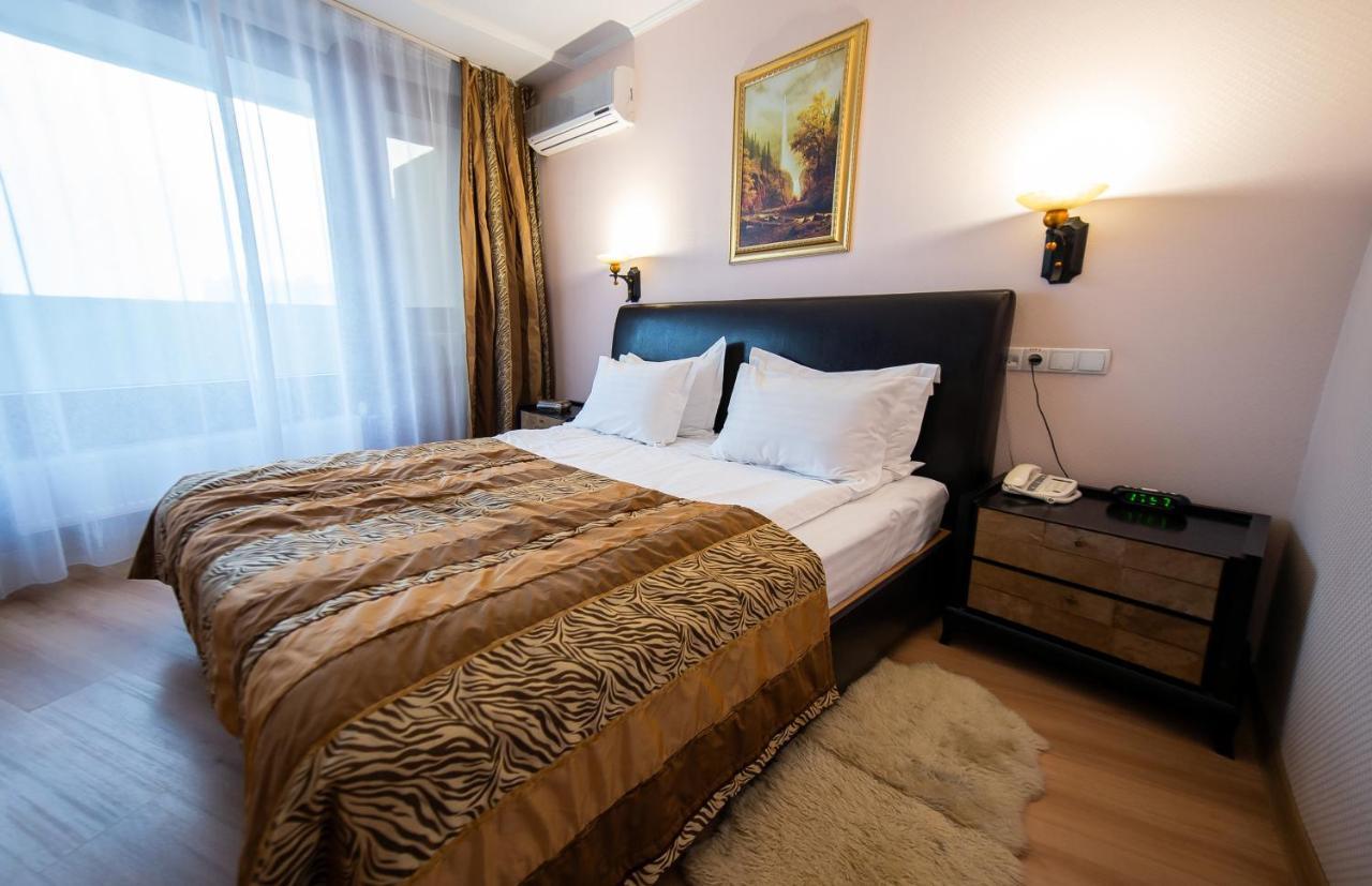 Salute Hotel Киев Екстериор снимка