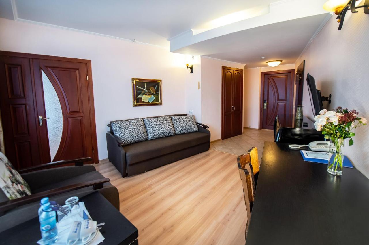 Salute Hotel Киев Екстериор снимка