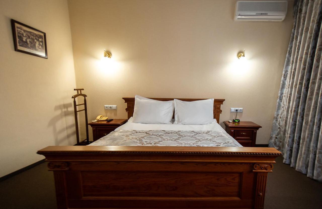 Salute Hotel Киев Екстериор снимка