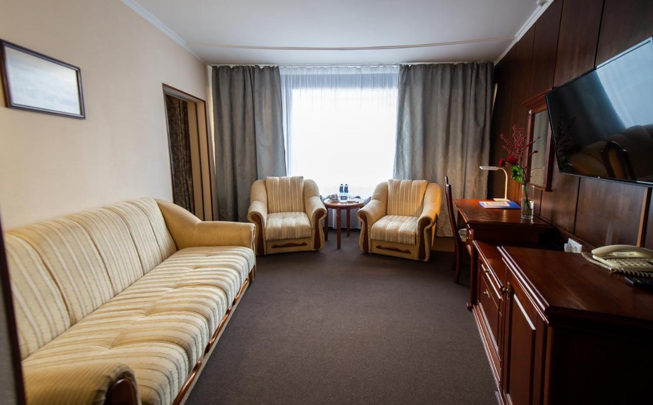 Salute Hotel Киев Екстериор снимка