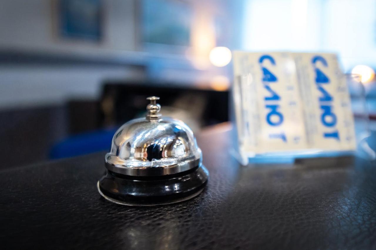 Salute Hotel Киев Екстериор снимка