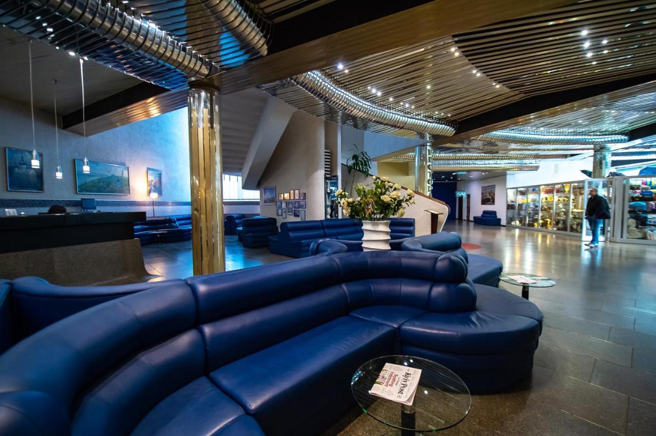 Salute Hotel Киев Екстериор снимка