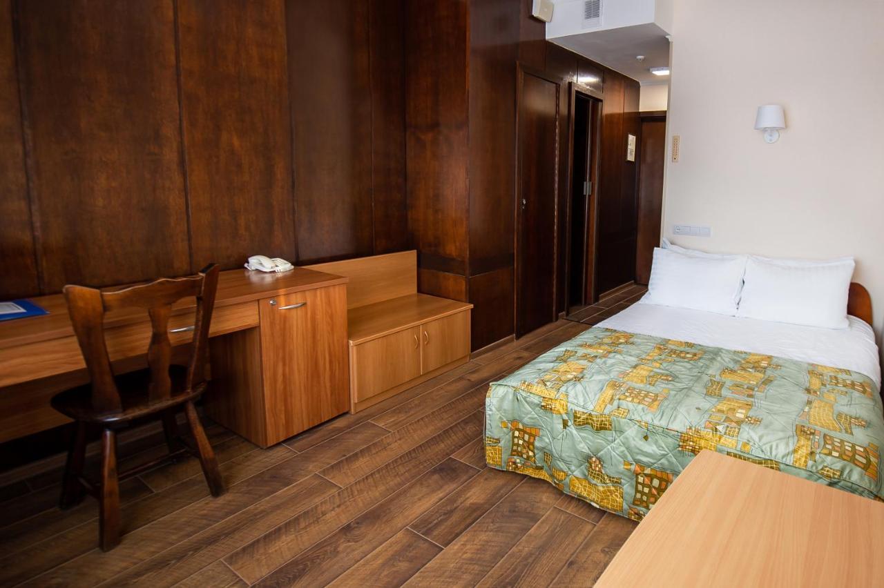 Salute Hotel Киев Екстериор снимка