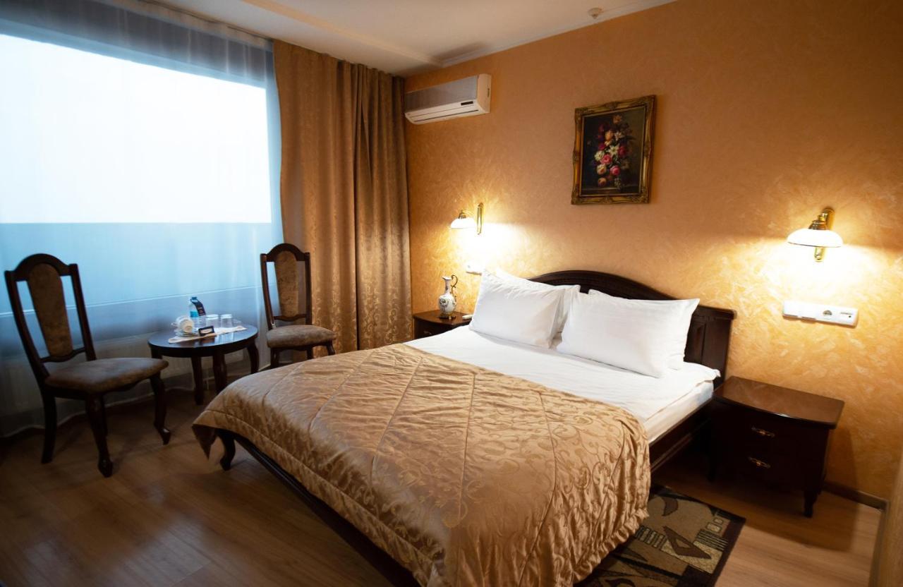 Salute Hotel Киев Екстериор снимка