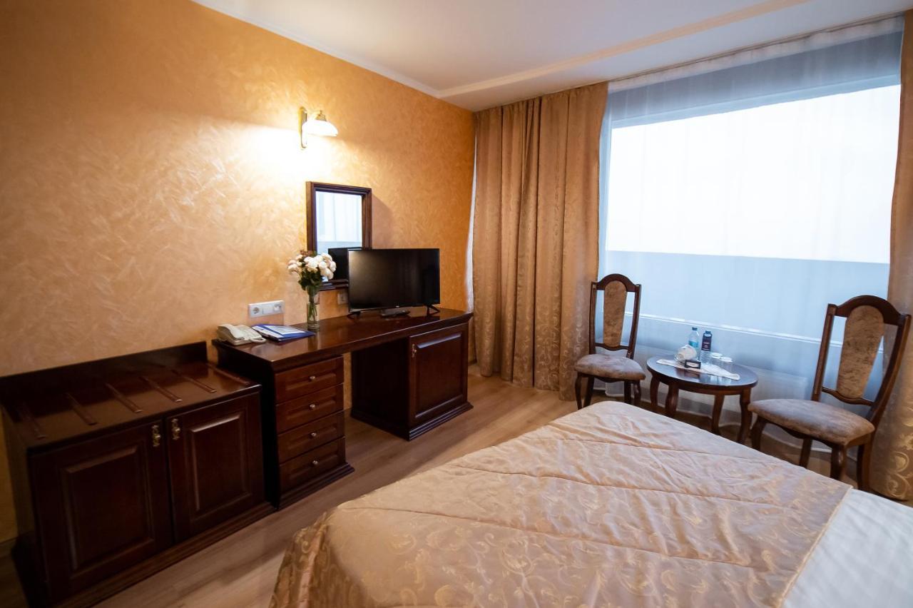 Salute Hotel Киев Екстериор снимка